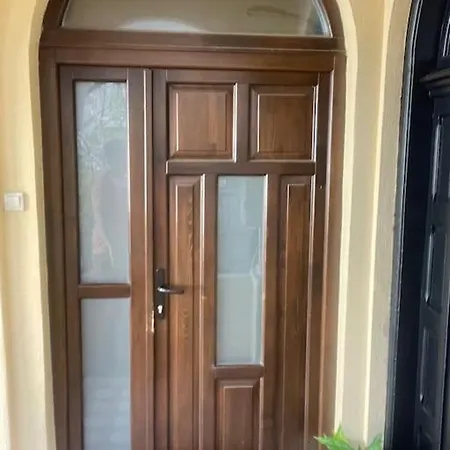 Garden Retreat: Downtown Oasis Near Cismigiu Apartment