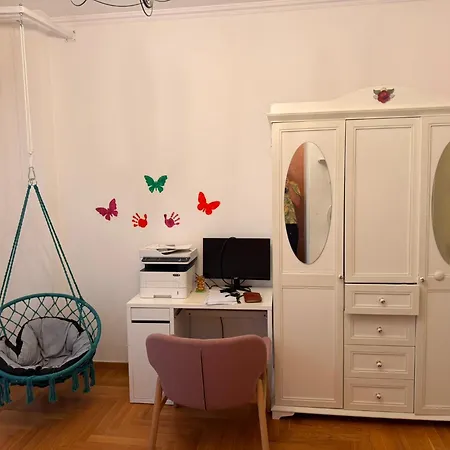 Garden Retreat: Downtown Oasis Near Cismigiu Apartment *