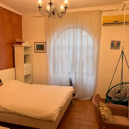 Downtown / House With Outdoor Seating Area / Garden Near Close To Cismigiu Gardens, Old Town, Piata Universitatii * Bukarest