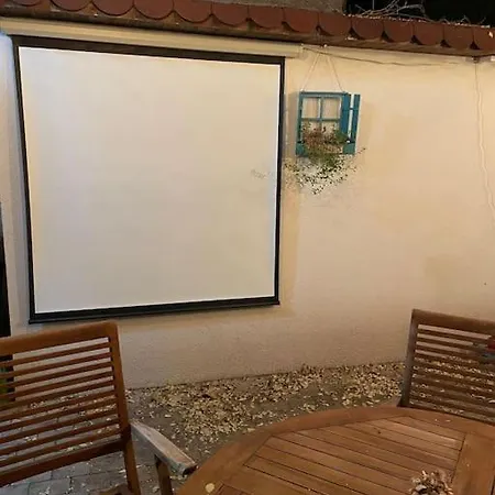 Downtown / House With Outdoor Seating Area / Garden Near Close To Cismigiu Gardens, Old Town, Piata Universitatii *